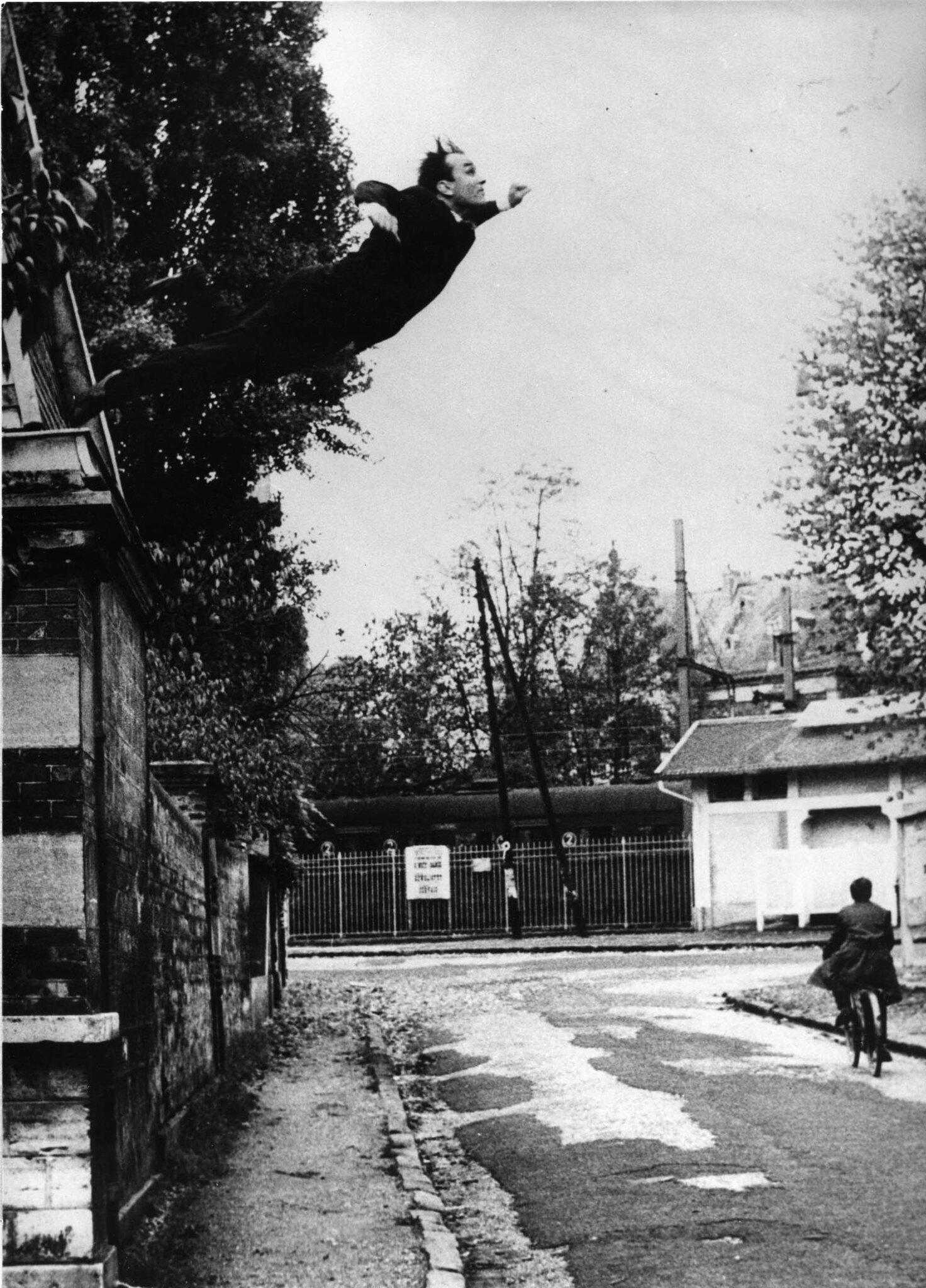 Le saut dans le vide (Leap into the void) an artwork by Yves Klein